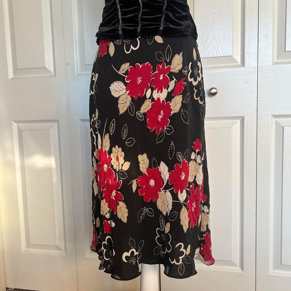 Vintage 90s Anne Taylor silk black and red floral print midi skirt. Medium.